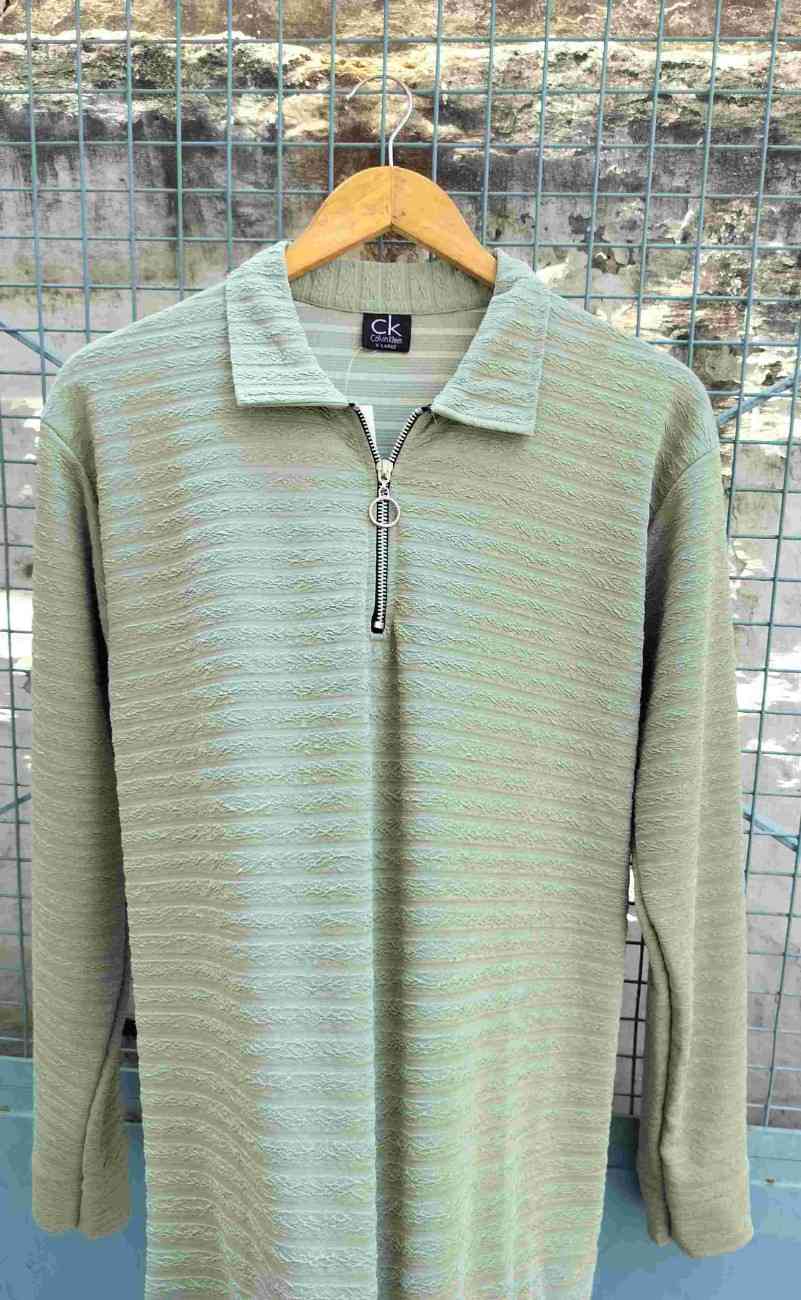 calvin kelvin t-shirt with zip and collor in full sleeve green color t-shirt